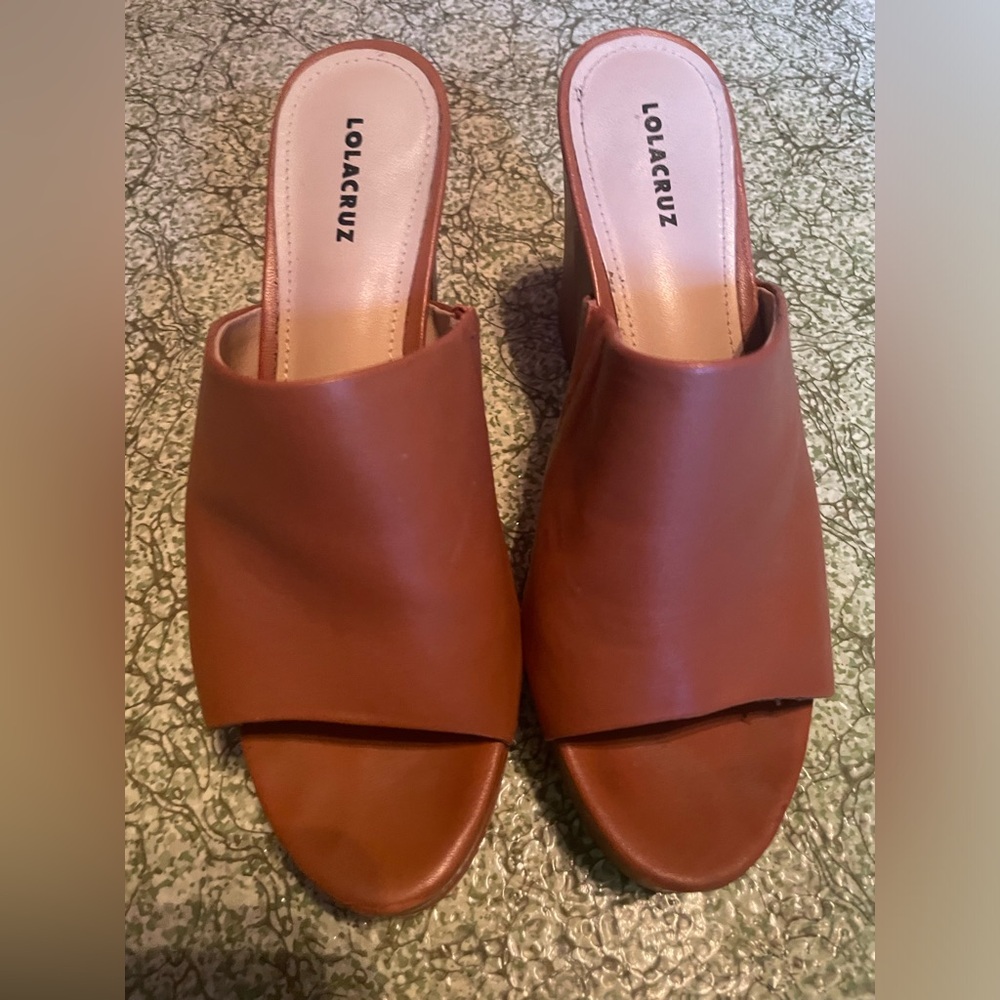 Lola Cruz 100% Leather Carmel Pumps